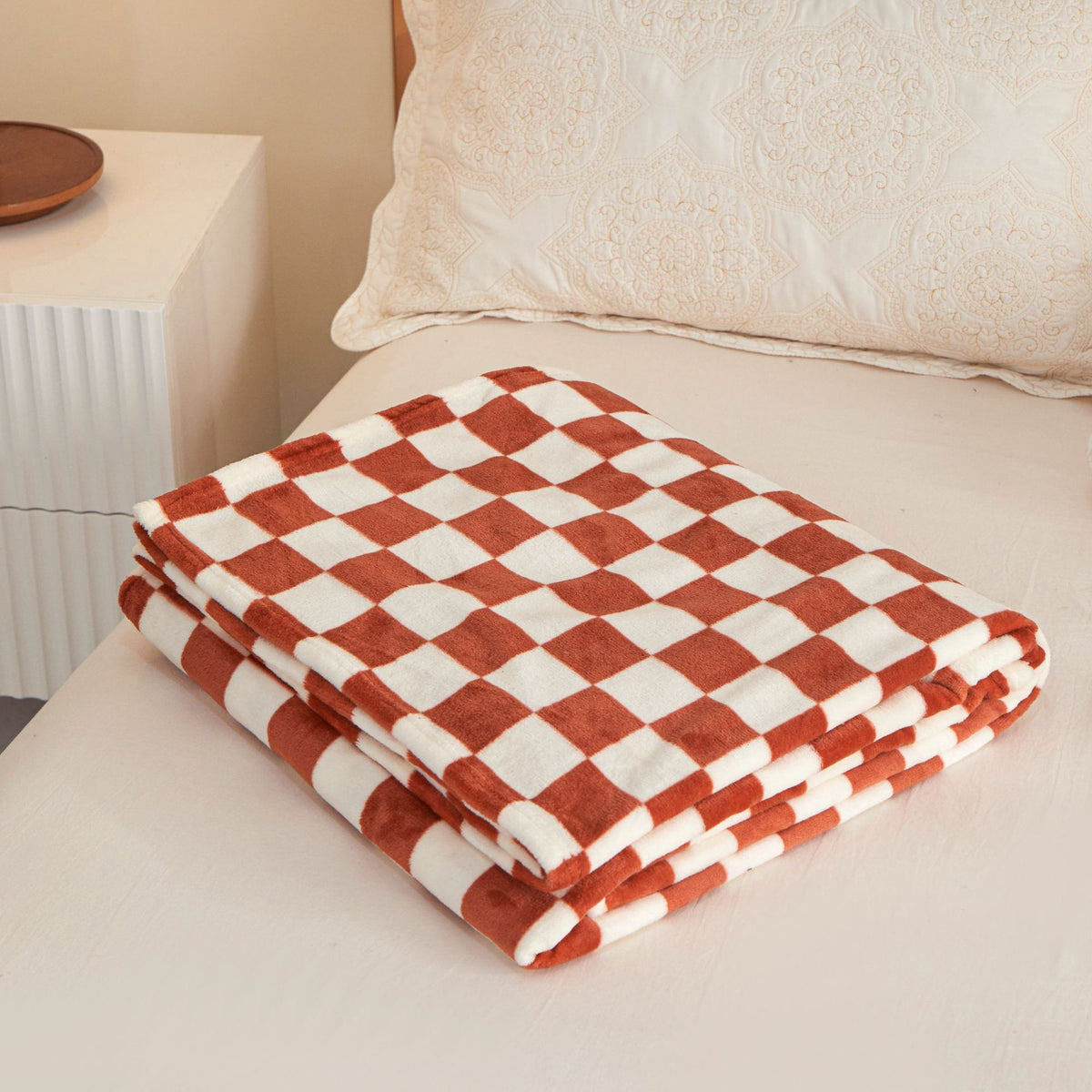 Large Flannel Blanket with Grid Pattern Thickened Soft Bedding for All Seasons