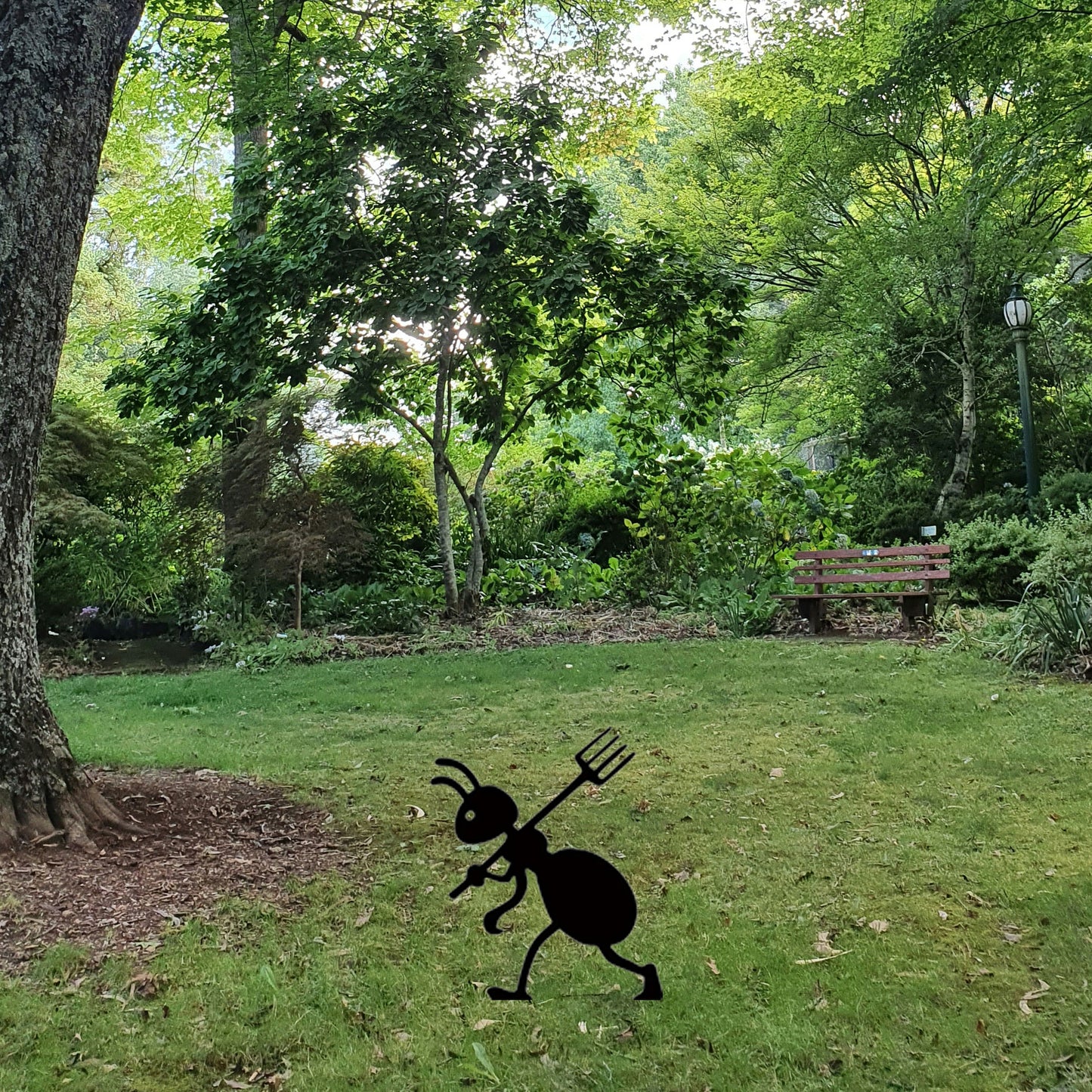 Spooky Iron Ant Garden Decor - Halloween & Christmas Outdoor