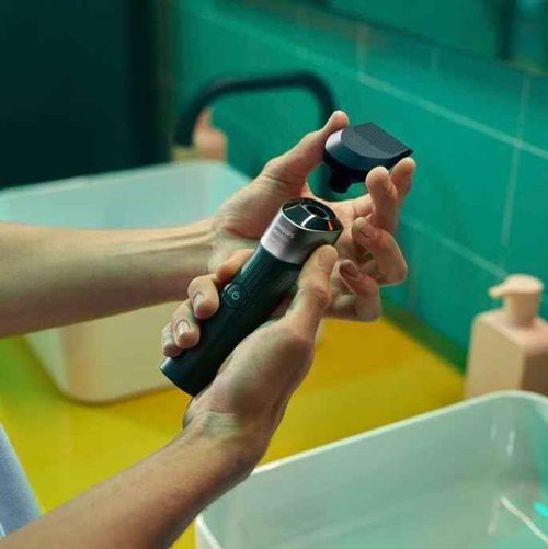 Philips Norelco X5004 Rechargeable Wet & Dry Shaver with Precision Trimmer