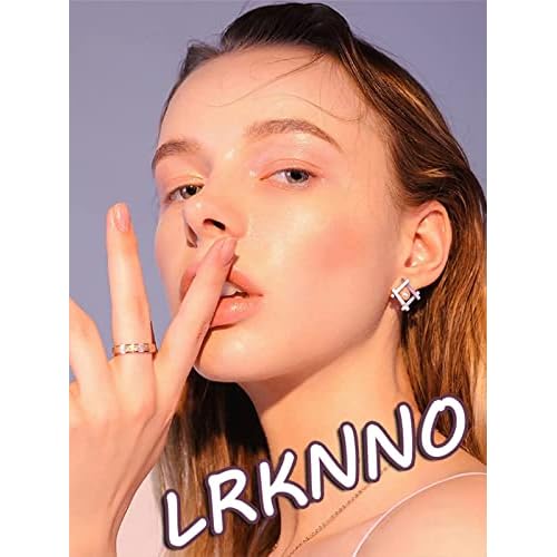 24Pcs Christmas Press on Nails Square Medium Length Fake Nails Cute Cartoon Elk Xmas Lights Stick on Nails Full Cover Acrylic False Nails with Design Winter Glue on Nails for Women DIY Christmas Nails