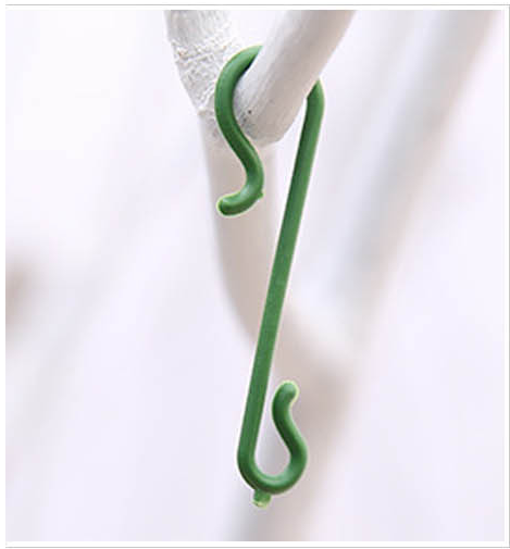 Christmas Tree Hook Set for Decorations, Plastic, Multiple Quantities
