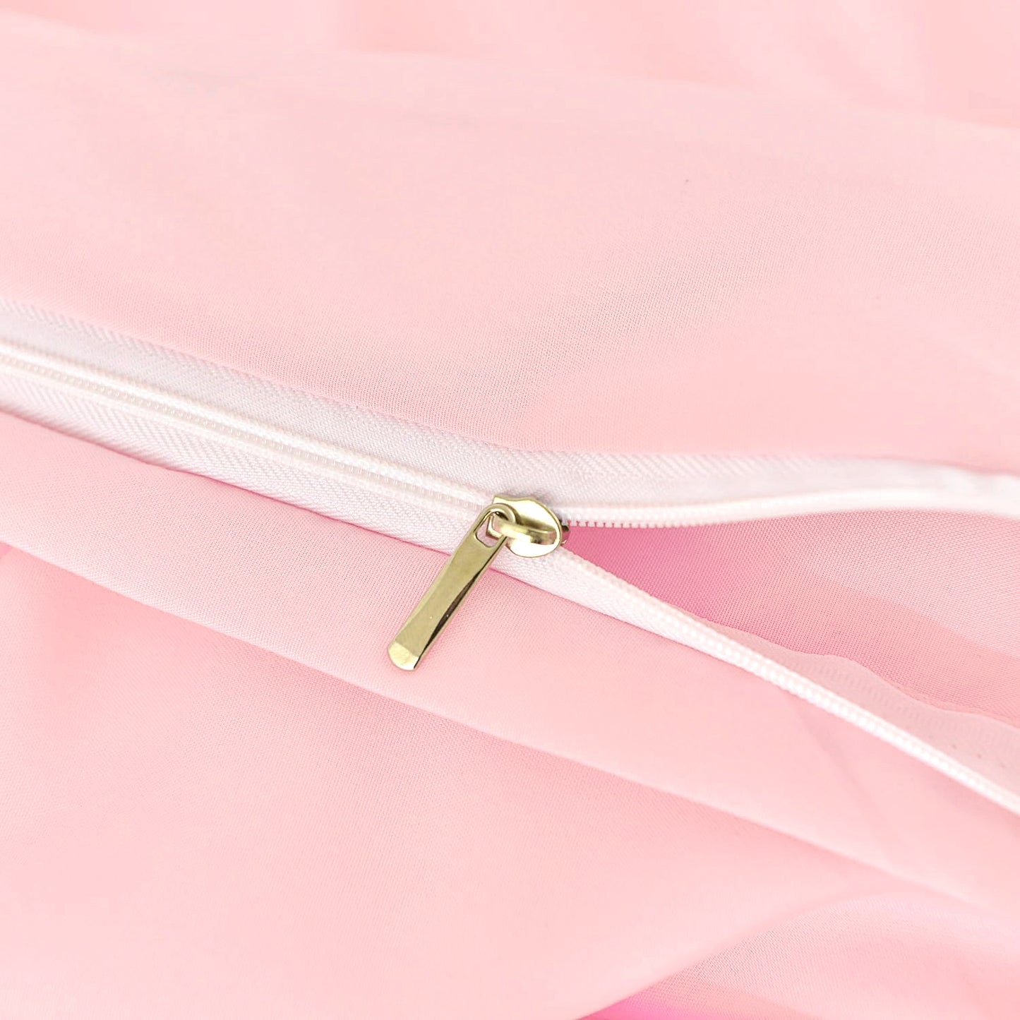 Oversized White and Pink Duvet Cover Set with Pillowcases