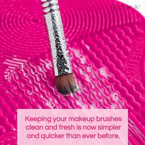 Sigma Beauty Makeup Brush Cleaner Mat ? Sigma Spa Express Silicone Makeup Brush Cleaning Mat with Suction Cups for Cleaning Makeup Brushes, Compact Design Fit for Any Travel Makeup Kit (Pink)