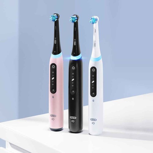 Oral-B iO Series 5 Rechargeable Electric Toothbrush with Visible Pressure Sensor to Protect Gums, 2 Minute Timer, 5 Cleaning Settings, 1 Replacement Toothbrush Heads, and Travel Case, Black