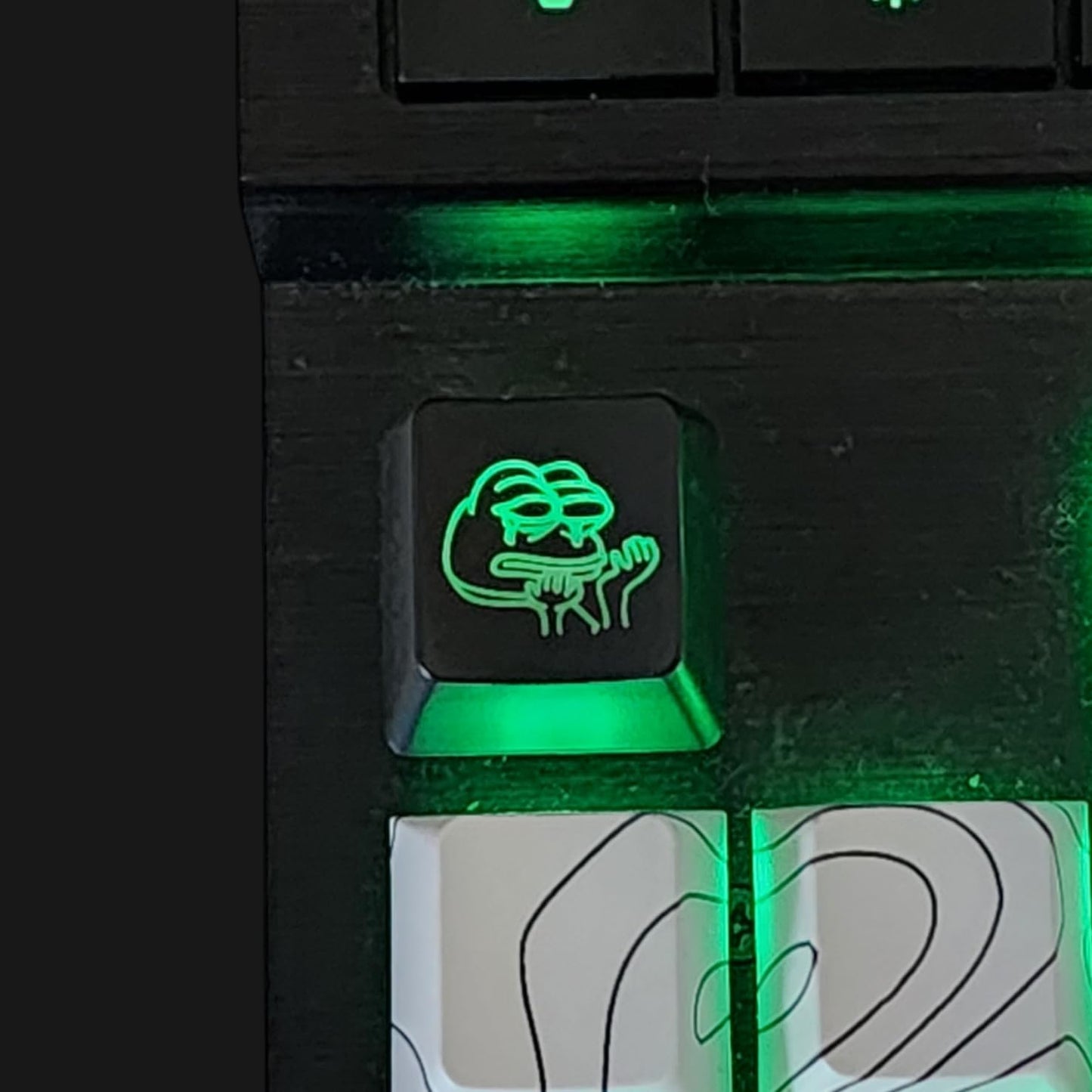Alien Backlit Keycap Set - Custom kecaps for Cherry MX Mechanical Keyboard, SA Profile, R4 Keycaps, Translucent Backlight, PC Gaming Gifts, Personalized Keycap (Alien/Escape Key)