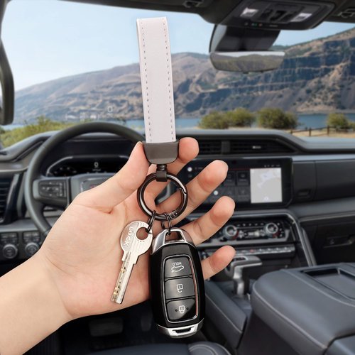 Turcee Leather Keychain, Creative Personality Key Fob, Car Accessories Universal Keychain for Men and Women (White)