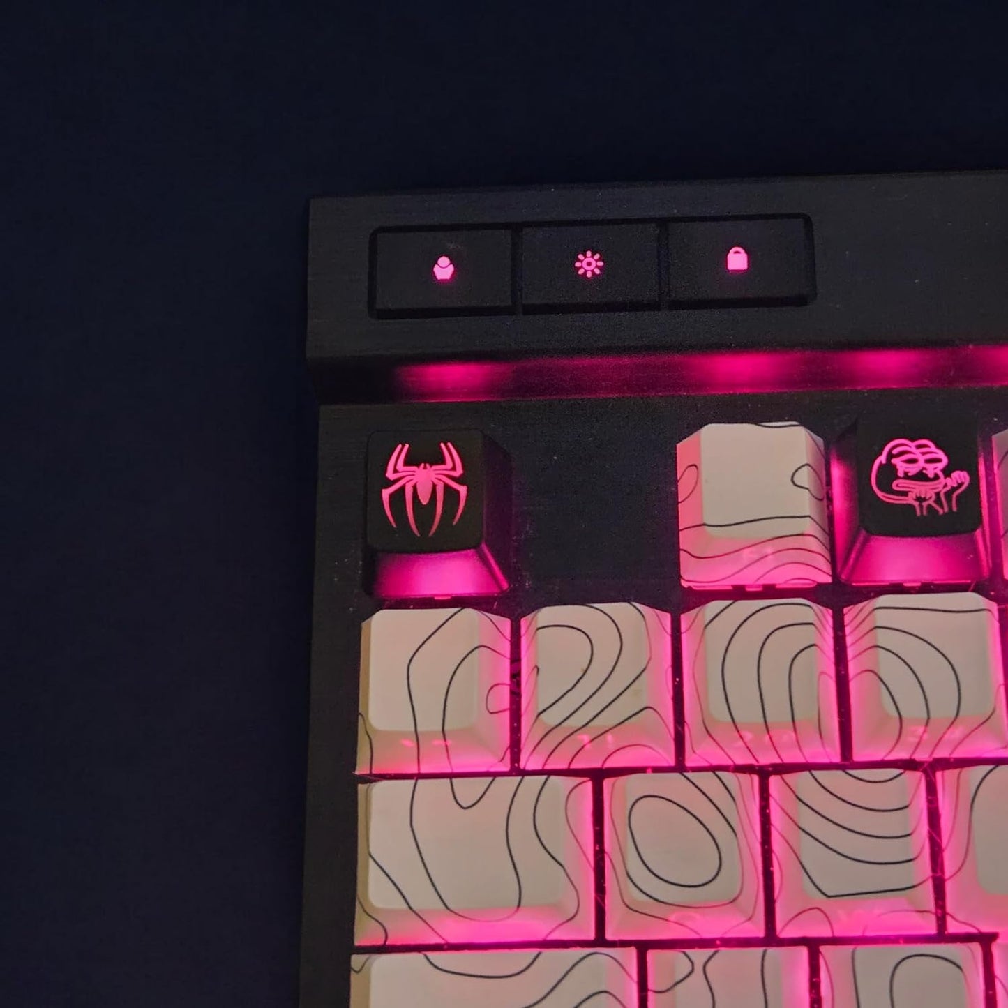 Alien Backlit Keycap Set - Custom kecaps for Cherry MX Mechanical Keyboard, SA Profile, R4 Keycaps, Translucent Backlight, PC Gaming Gifts, Personalized Keycap (Alien/Escape Key)