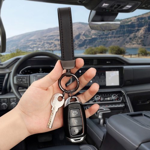 Turcee Leather Car Keychain, Creative Personality Leather Key Fob, Universal Key Fob Keychain for Men and Women (Black)