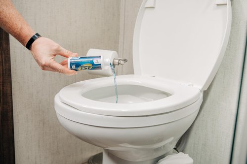 Camco TST MAX RV Toilet Treatment - Formaldehyde Free - Breaks Down Waste And Tissue - Septic Tank Safe - Treats up to 8-40 Gallon Holding Tanks -Lavender Scent, (8) 4 oz Bottles (41551)