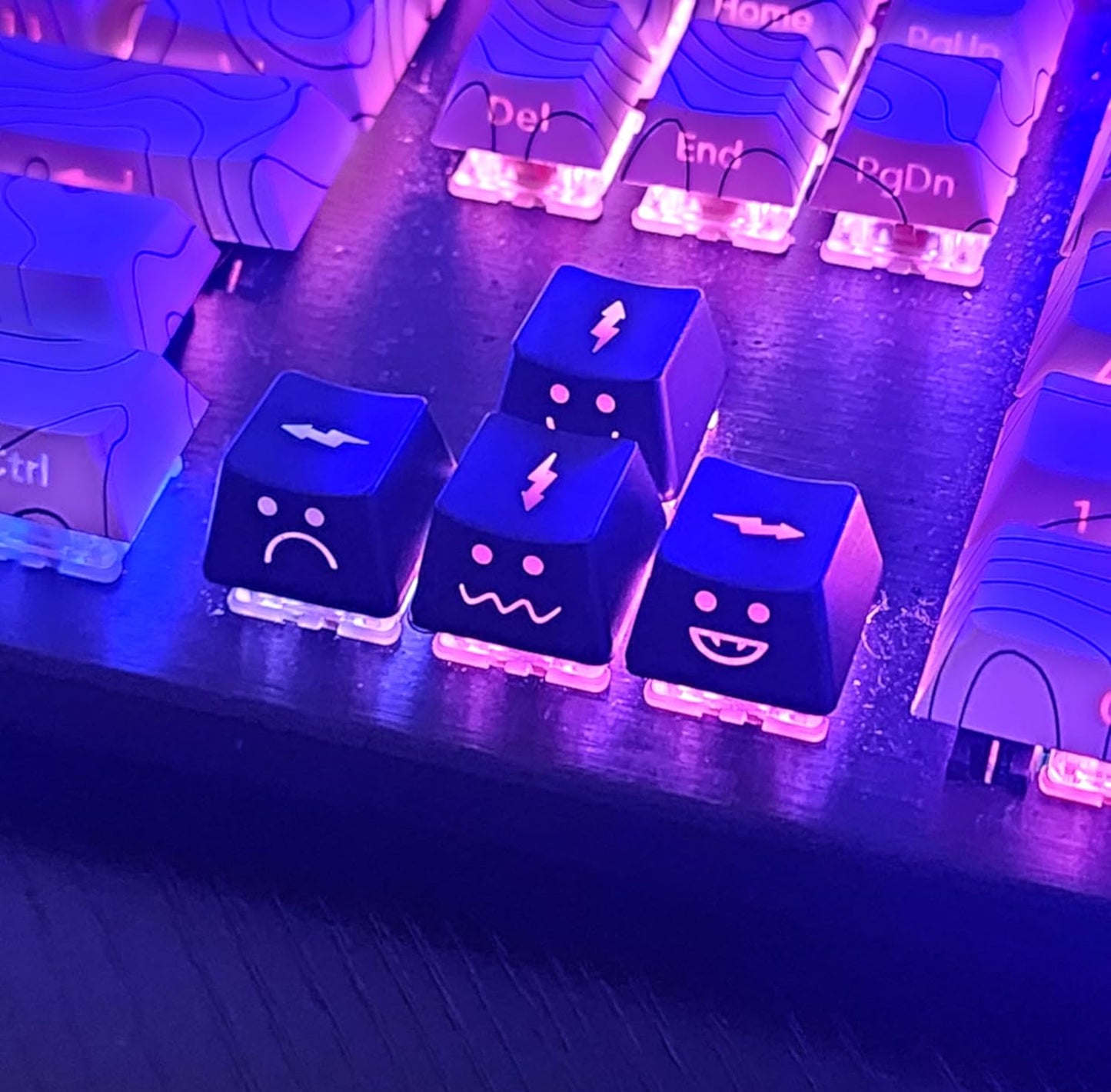 Alien Backlit Keycap Set - Custom kecaps for Cherry MX Mechanical Keyboard, SA Profile, R4 Keycaps, Translucent Backlight, PC Gaming Gifts, Personalized Keycap (Alien/Escape Key)