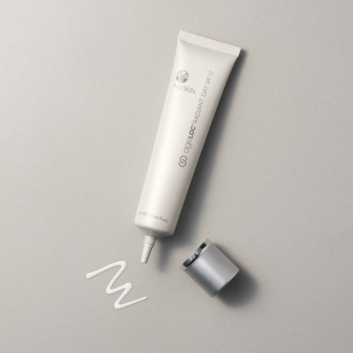 Nu Skin ageLOC Radiant Day SPF 22 | Broad-Spectrum UV Protection | Lightweight, Non-Greasy Daily Sunscreen | Supports Skin Hydration & Defense | Daily Skin Care | 30-Day Supply