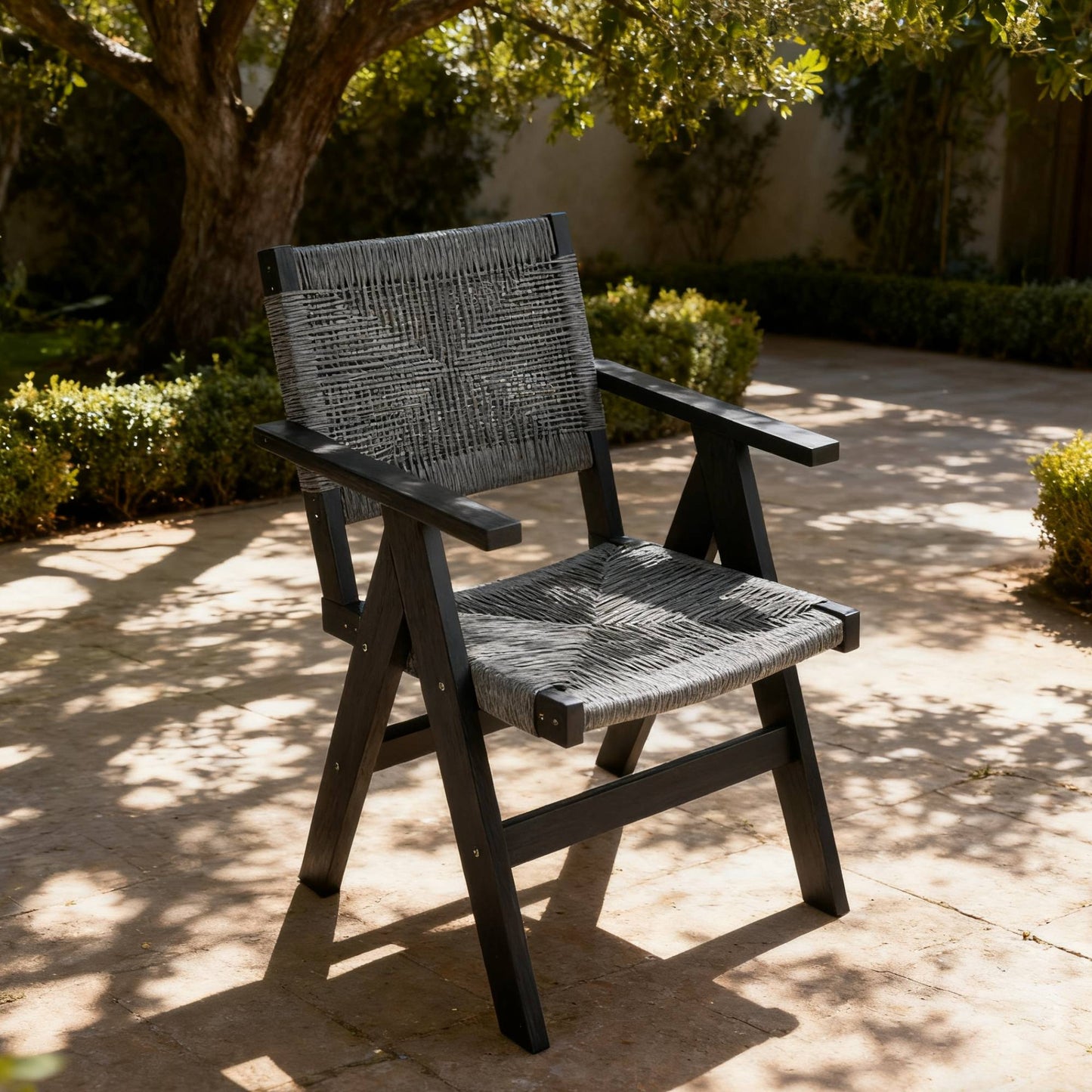 HIPS All-Season Dining Chair Suitable For Garden Dinners & Versatile