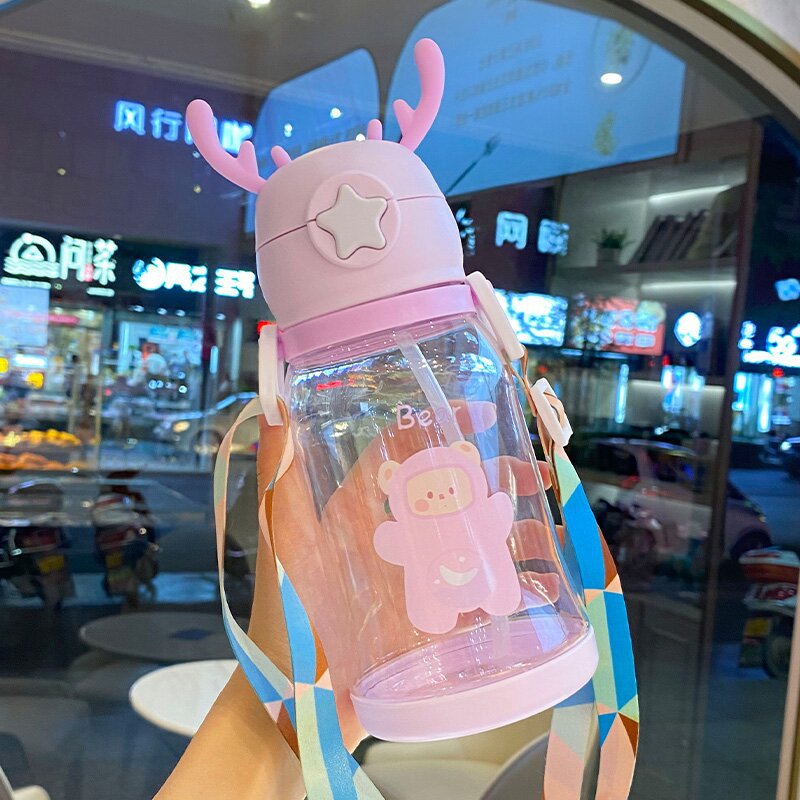 Large Capacity Cartoon Antlers Plastic Drinking Cup with Straw - 600ML, Multiple Colors