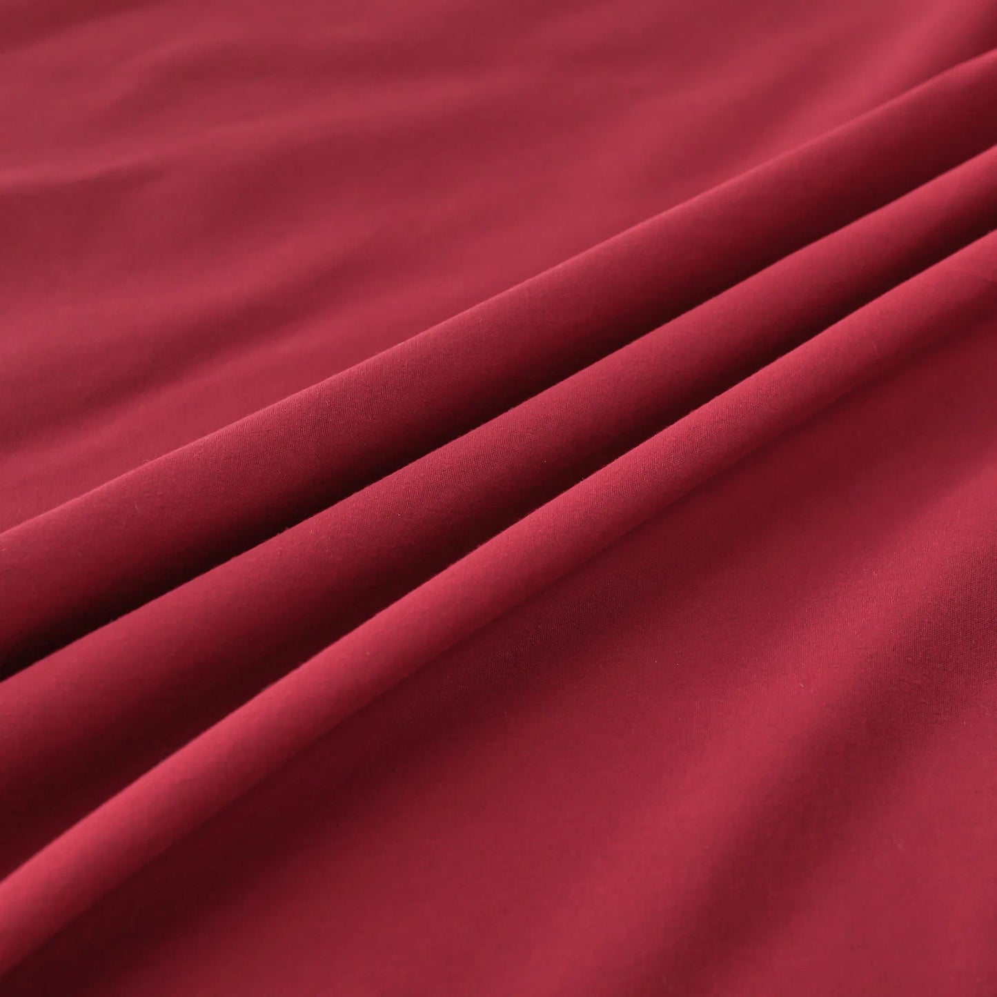 Four-Piece Bedding Set - Cloud-Like Comfort, Wine Red