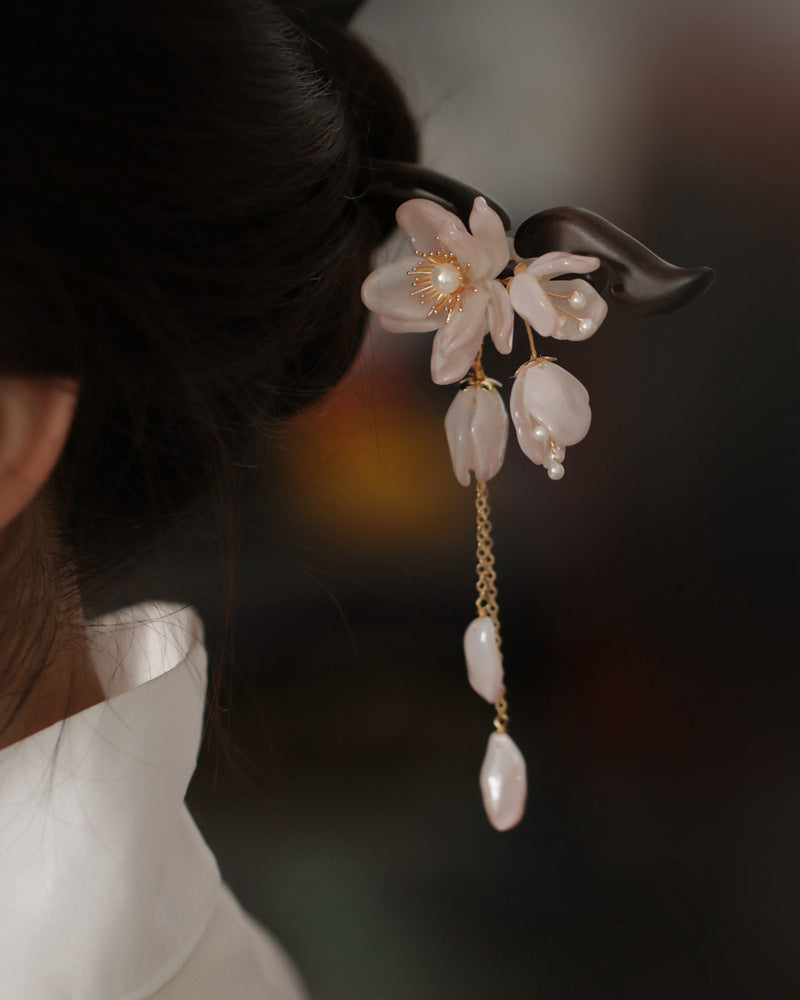 Chinese Style Wooden Hairpin with Floral Design - Retro Hair Accessory