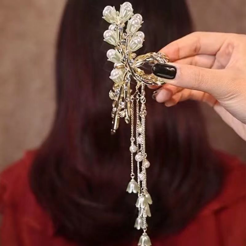 Pearl-Like Copper Alloy Hair Clip for Summer - Pinkish Grey