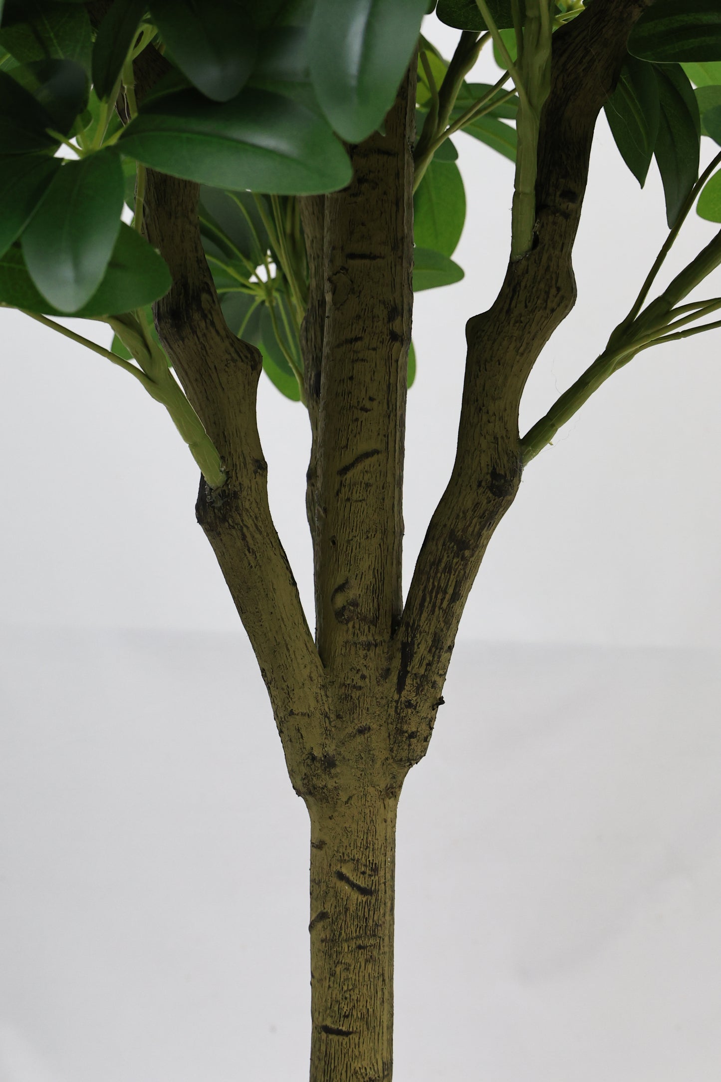 6FT Realistic Artificial Tree for Indoor & Outdoor Decoration