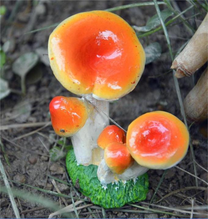Small Mushroom Resin Decoration - Rustic Garden and Home Ornament