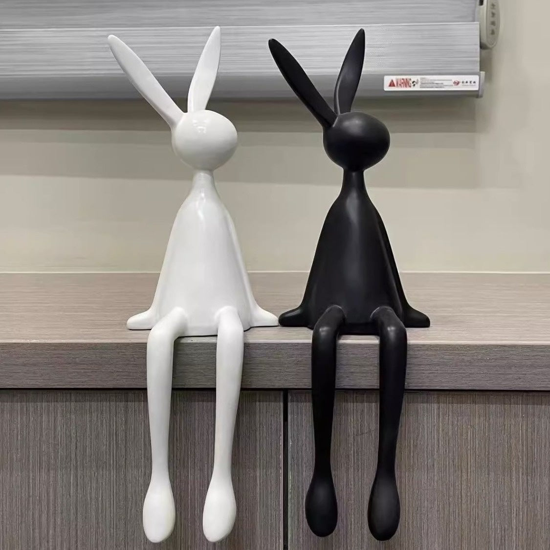 High-End Black Rabbit Sitting Figurine Resin Home Decor