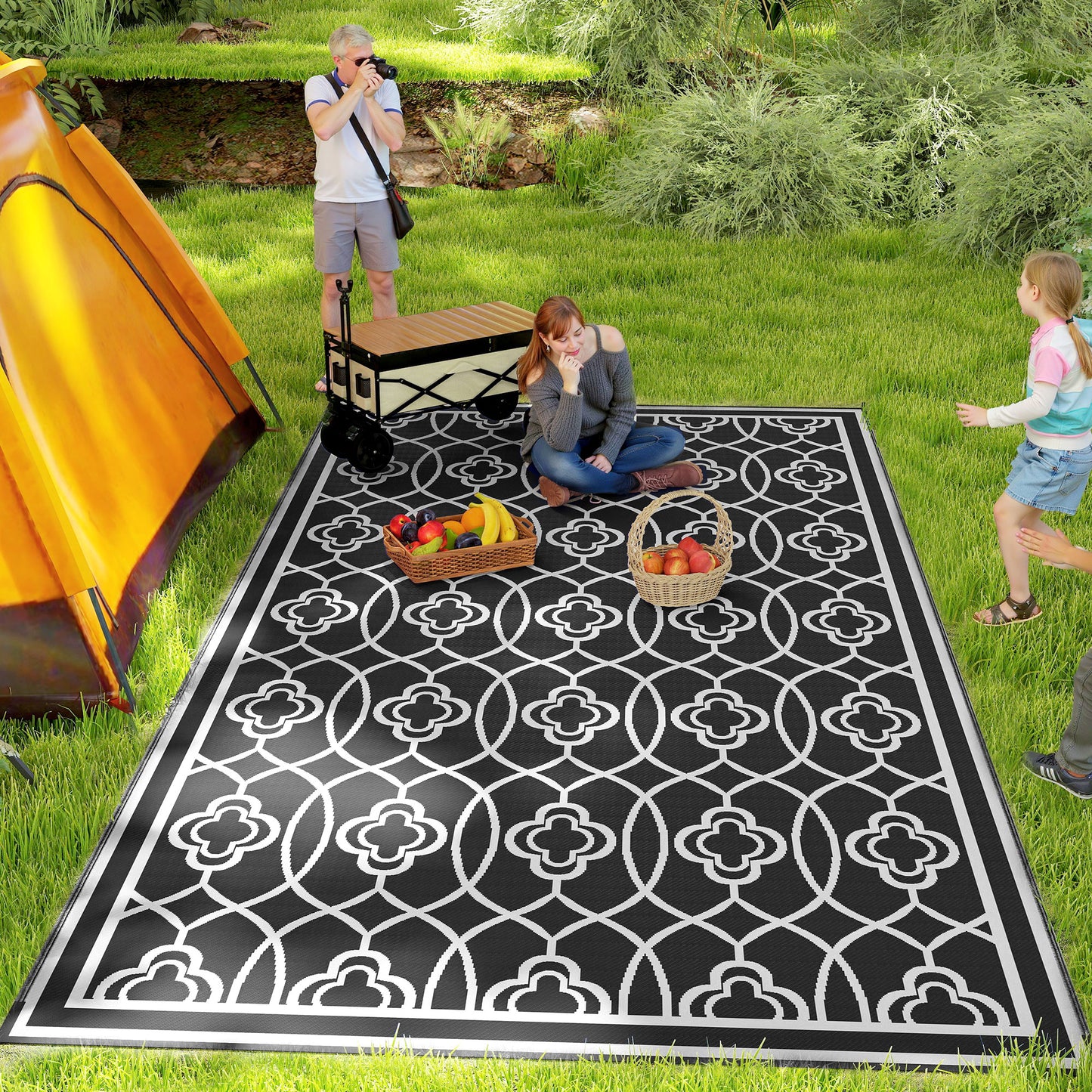 Reversible Outdoor Rug - Waterproof Plastic Straw, 9' x 18' - Black & White Lantern