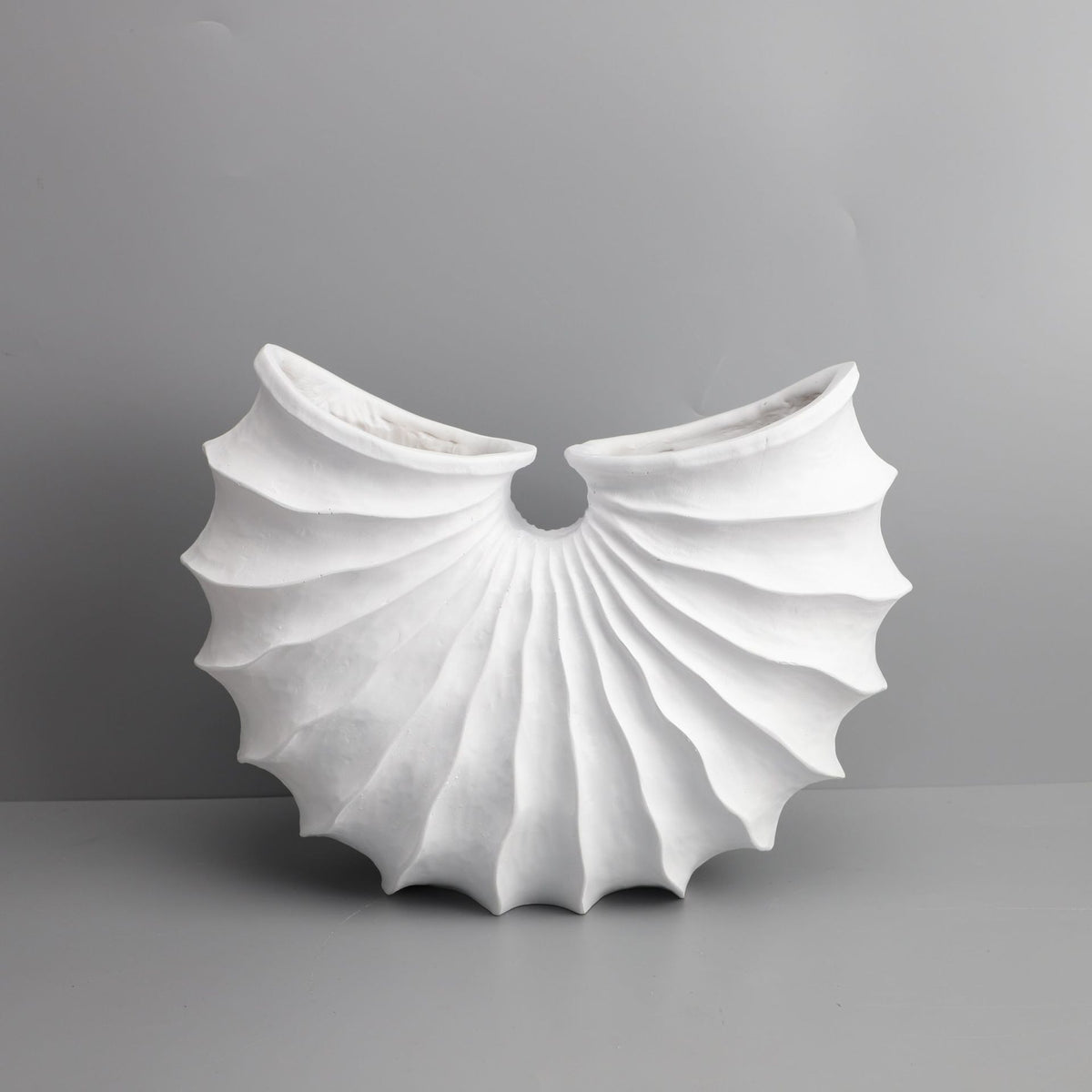 European-Style Resin Fan-Shaped Flower Vase Home Decor Small & Large Sizes