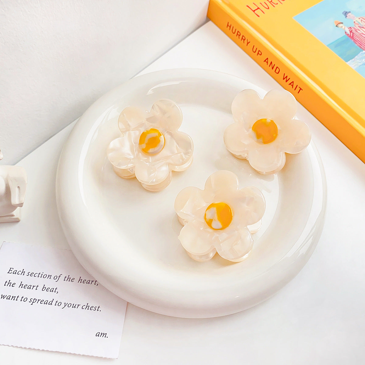 Retro Acrylic Hair Clip - Flower Design