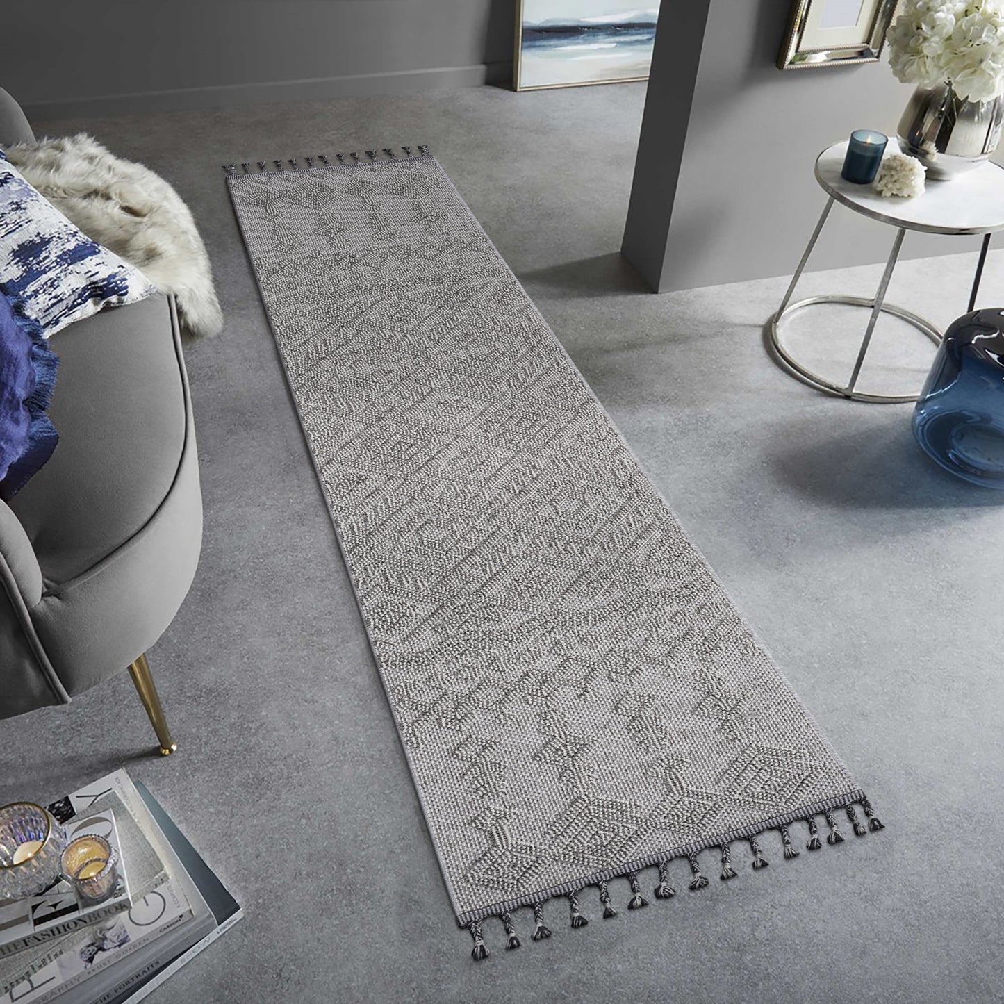 Guros 2X8 White Traditional Indoor Outdoor Runner Rug