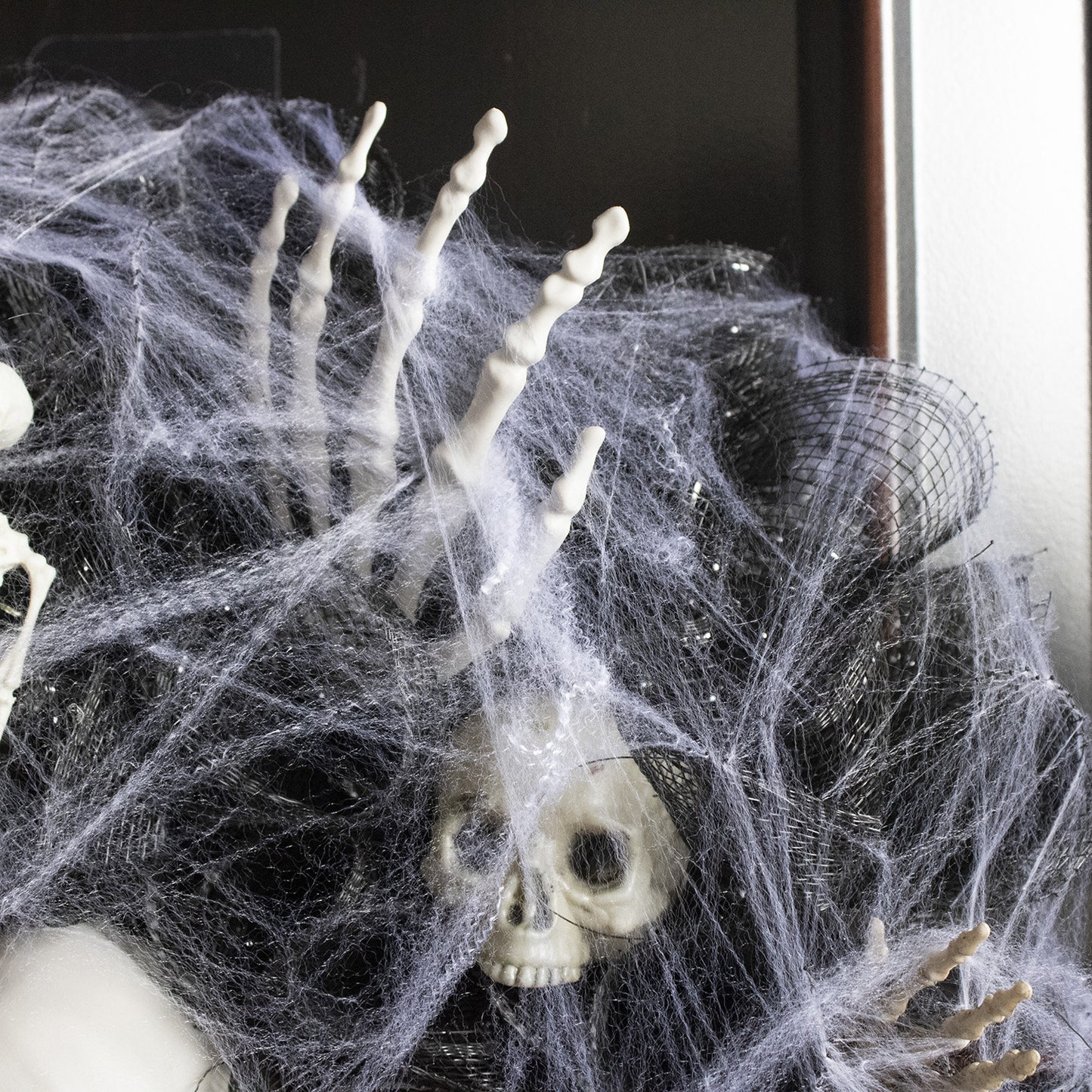 Halloween Mesh Skull Garland - Black Party Decorations for Event & Celebration