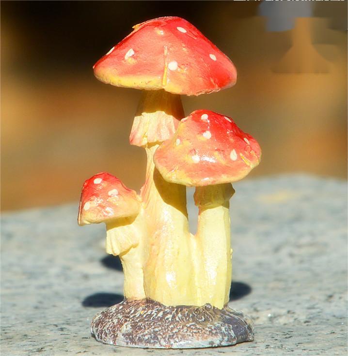 Small Mushroom Resin Decoration - Rustic Garden and Home Ornament