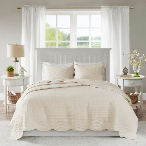 3 Piece Reversible Scalloped Edge Quilt Set - Cream, King/Cal King