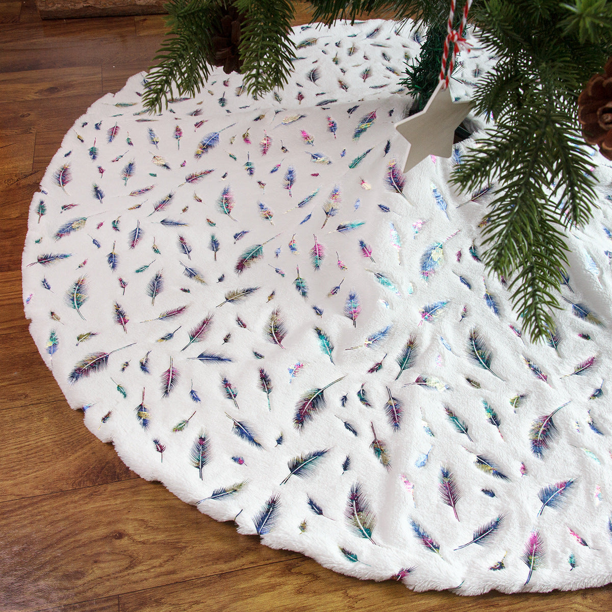 White Plush Christmas Tree Skirt - Festive Holiday Decoration, 90cm & 122cm Sizes