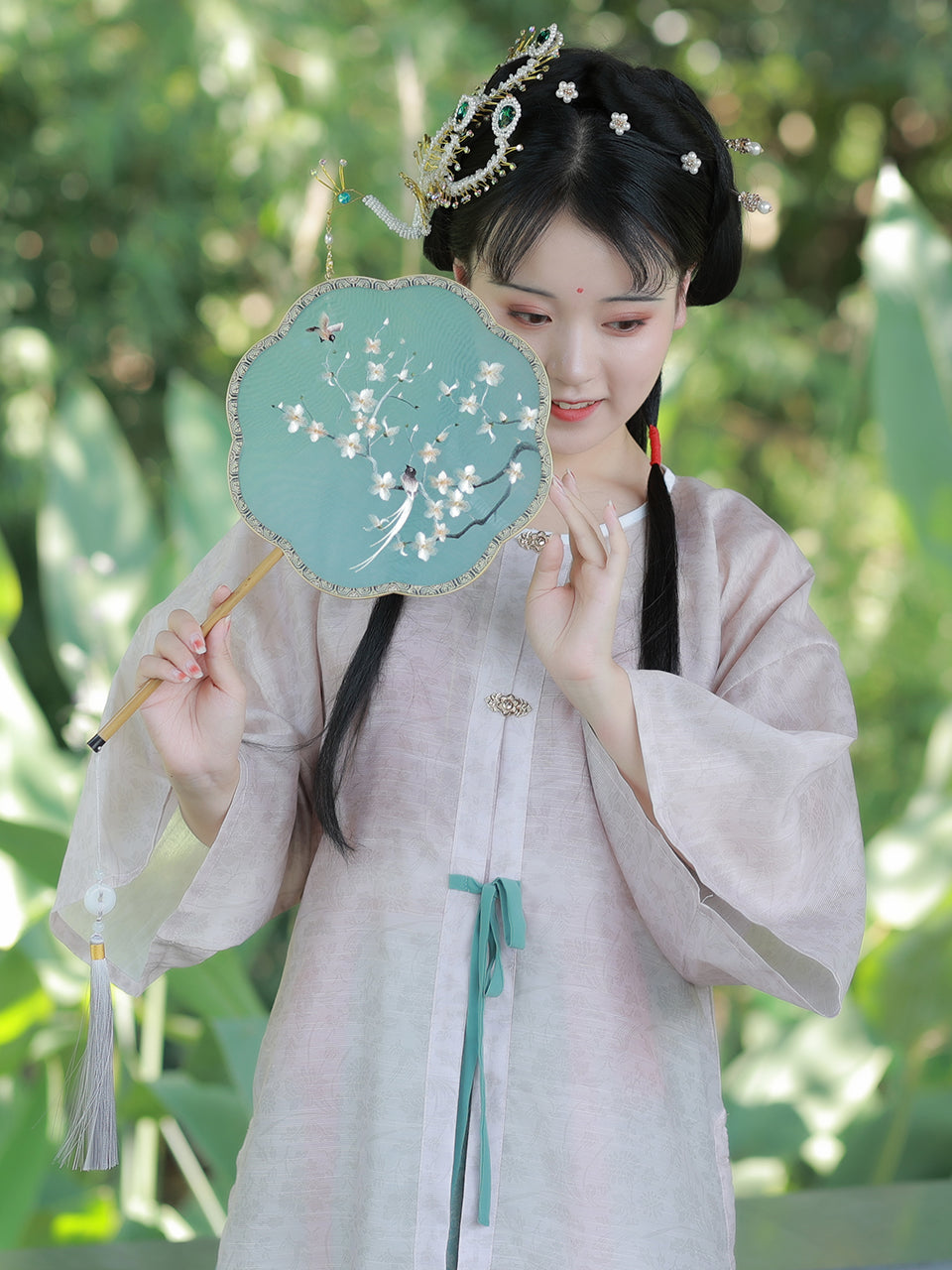 Handmade Ancient Style Embroidery Fan with Bamboo Frame - Retro Hanfu Palace Fan