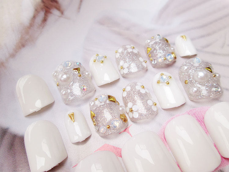 White Bride Fake Nails - 24 Pieces with Glue
