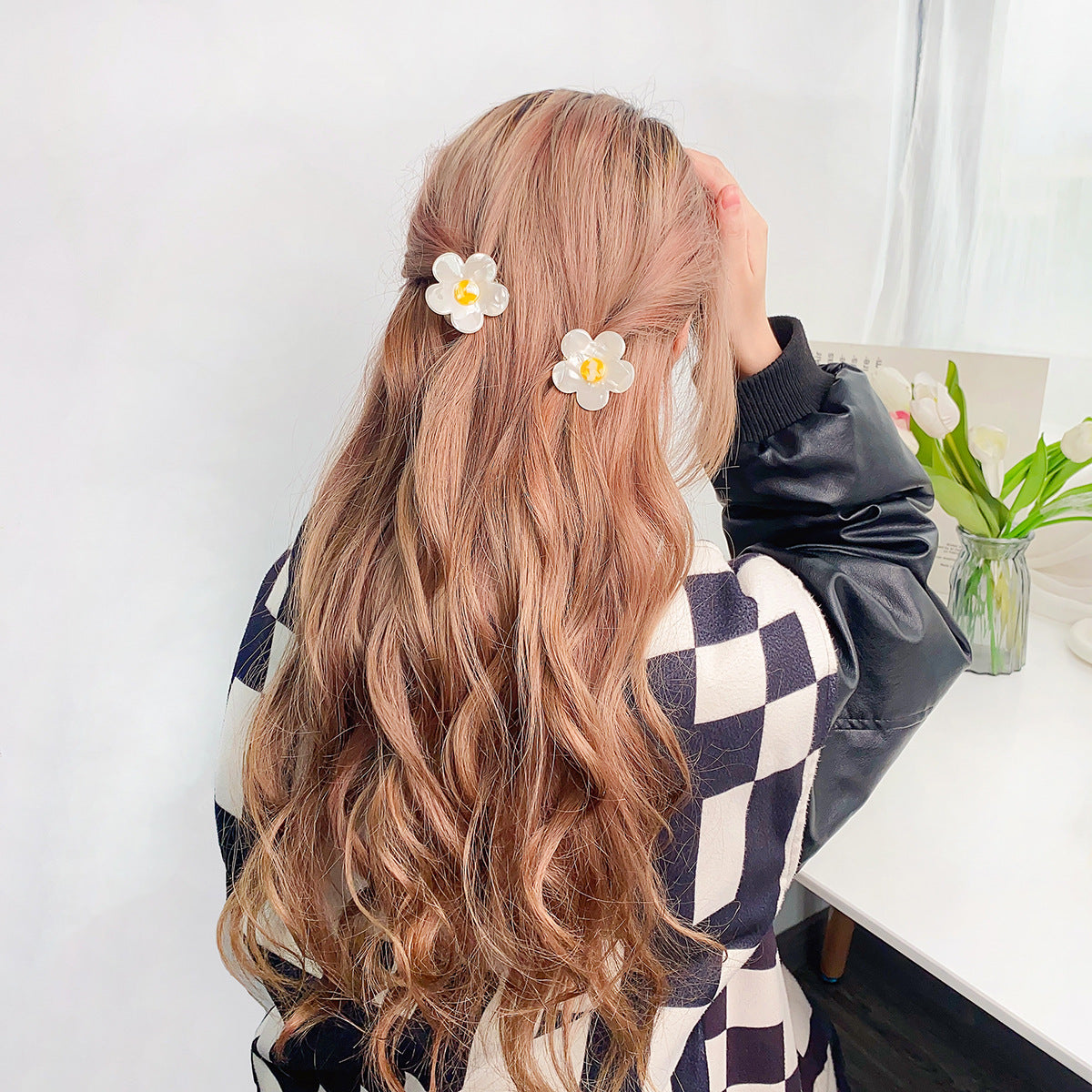 Retro Acrylic Hair Clip - Flower Design