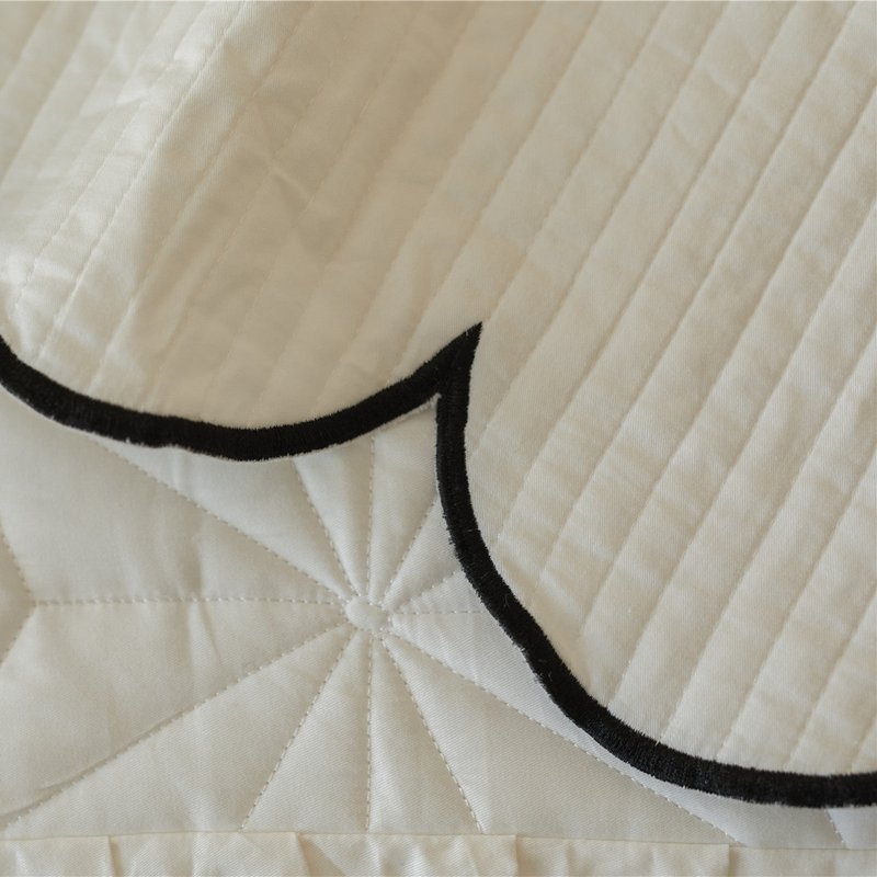 Cotton Bed Cover with Quilted White Polka Dots – Double-Sided Fairly Thick Bed Sheet