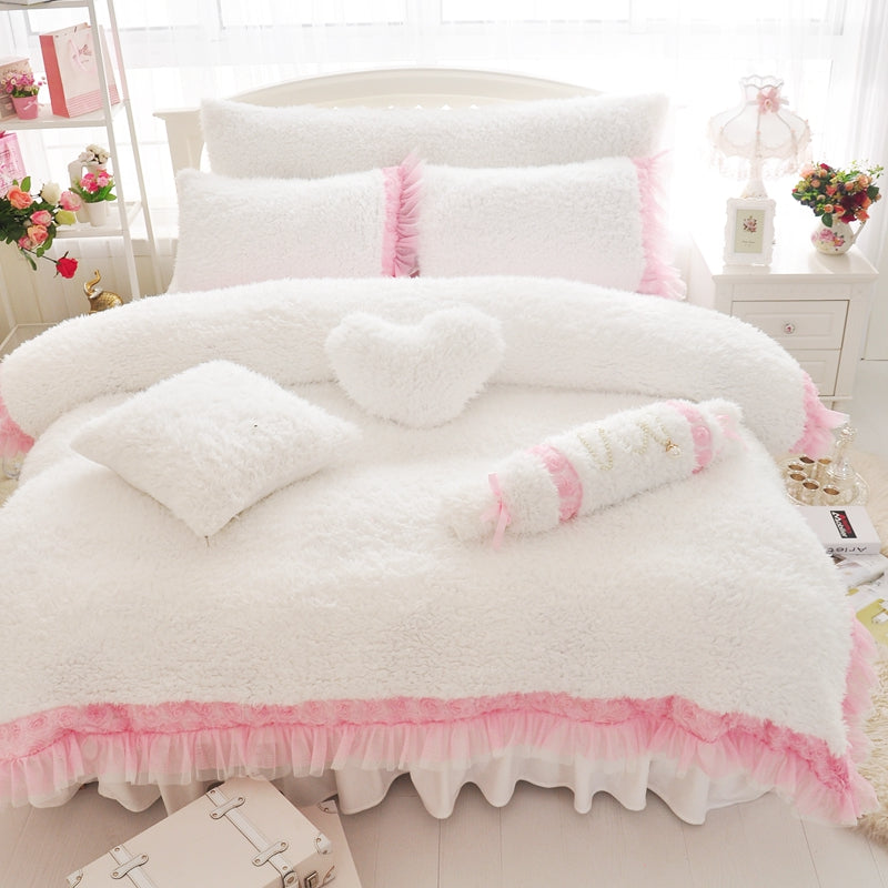 Four-Piece Coral Fleece Bedding Set with Quilt and Bed Skirt - Autumn & Winter Warmth