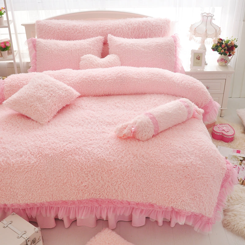 Four-Piece Coral Fleece Bedding Set with Quilt and Bed Skirt - Autumn & Winter Warmth