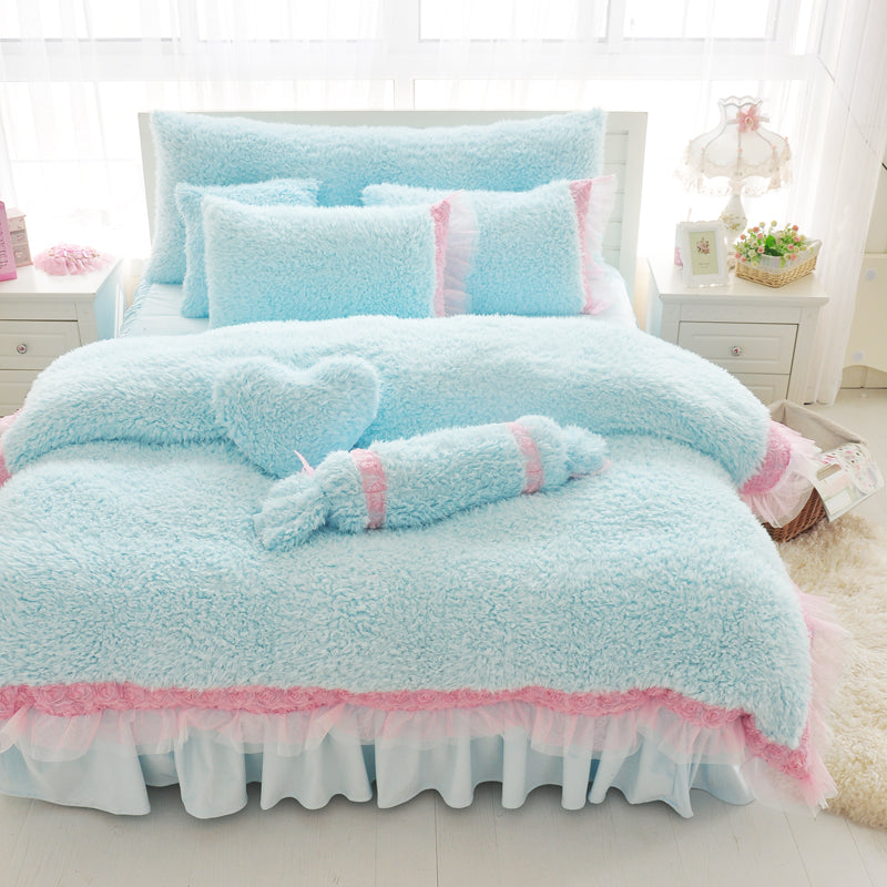 Four-Piece Coral Fleece Bedding Set with Quilt and Bed Skirt - Autumn & Winter Warmth