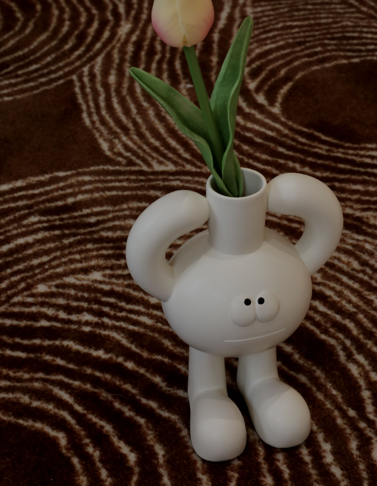 White Resin Vase for Living Room & Home Decor - Big-Toed Design