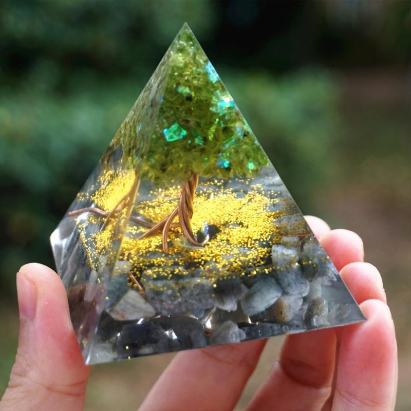 Natural Crystal Crushed Stone for Crafts Pyramid Decor White Agate