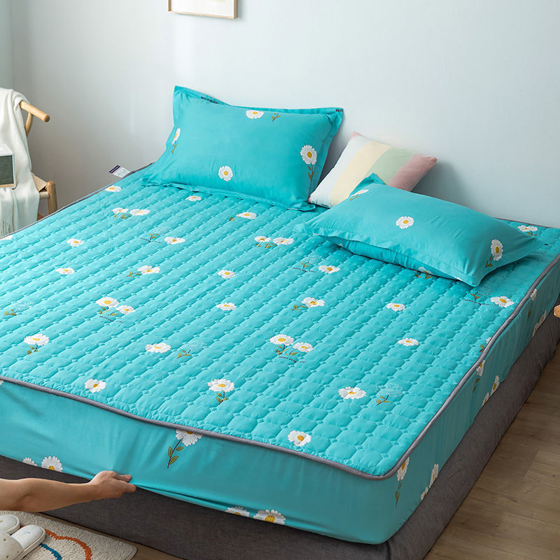 Waterproof Quilted Mattress Cover with Dustproof and Thickened Protection