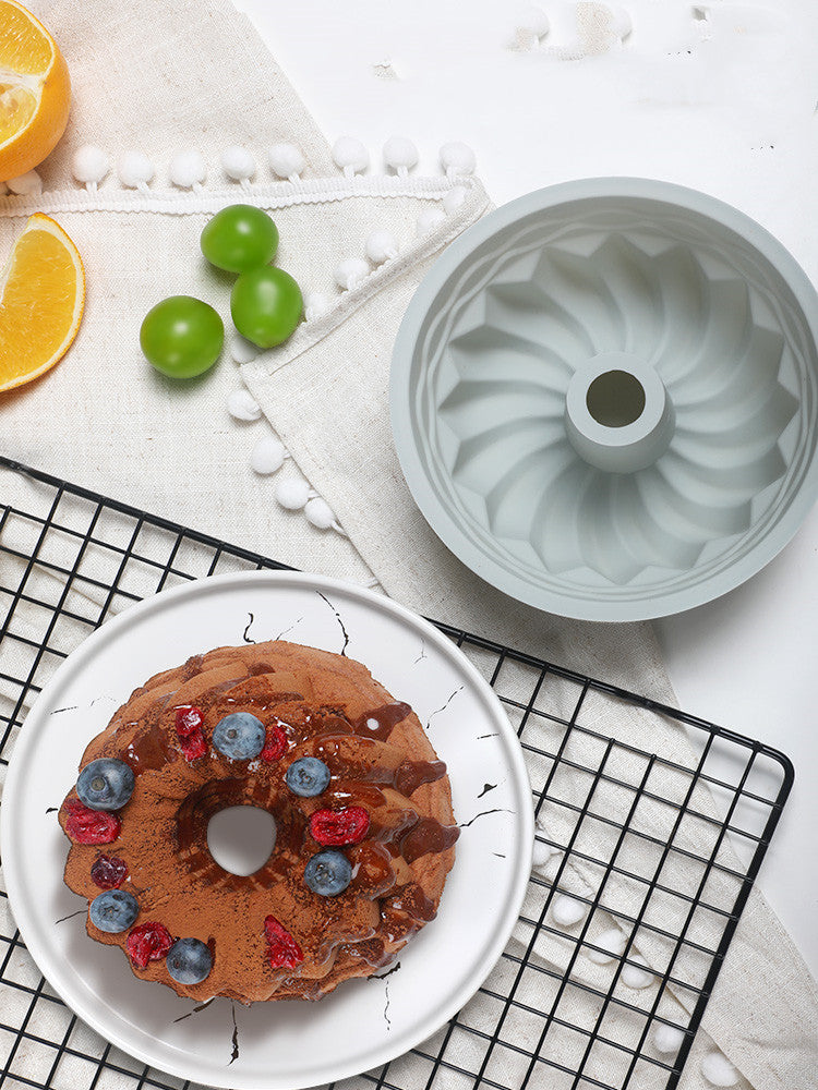 6-8 Inch Silicone Savarin Cake Mold - Non-Stick Baking Pan for Pastries & Desserts