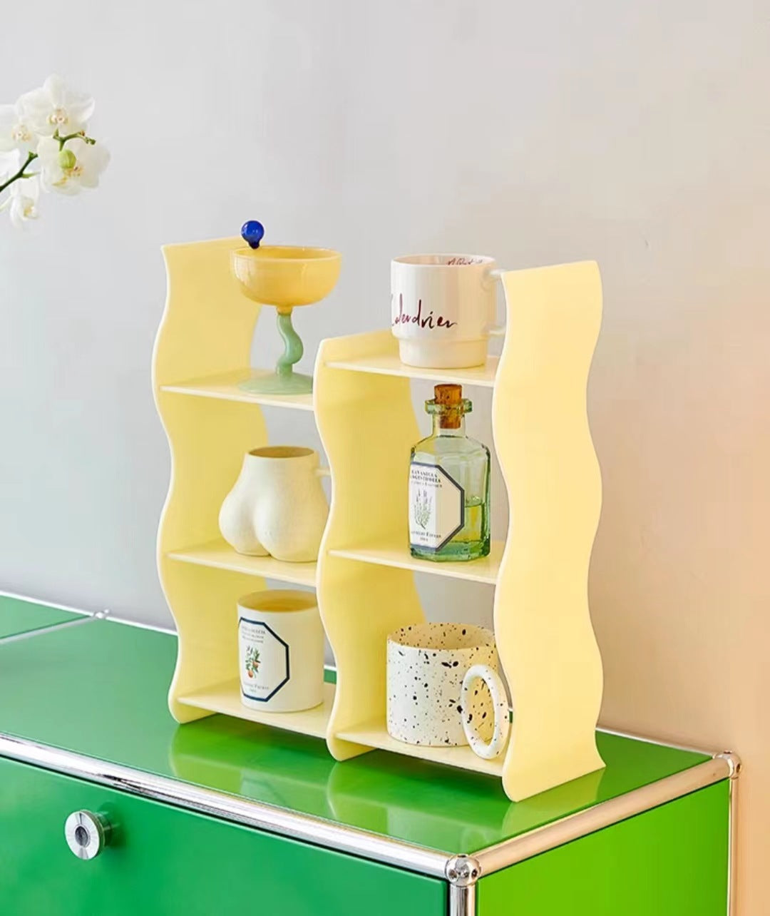 Wavy Acrylic Shelf with 3 Layers - Modern Dustproof Storage Rack for Living Room