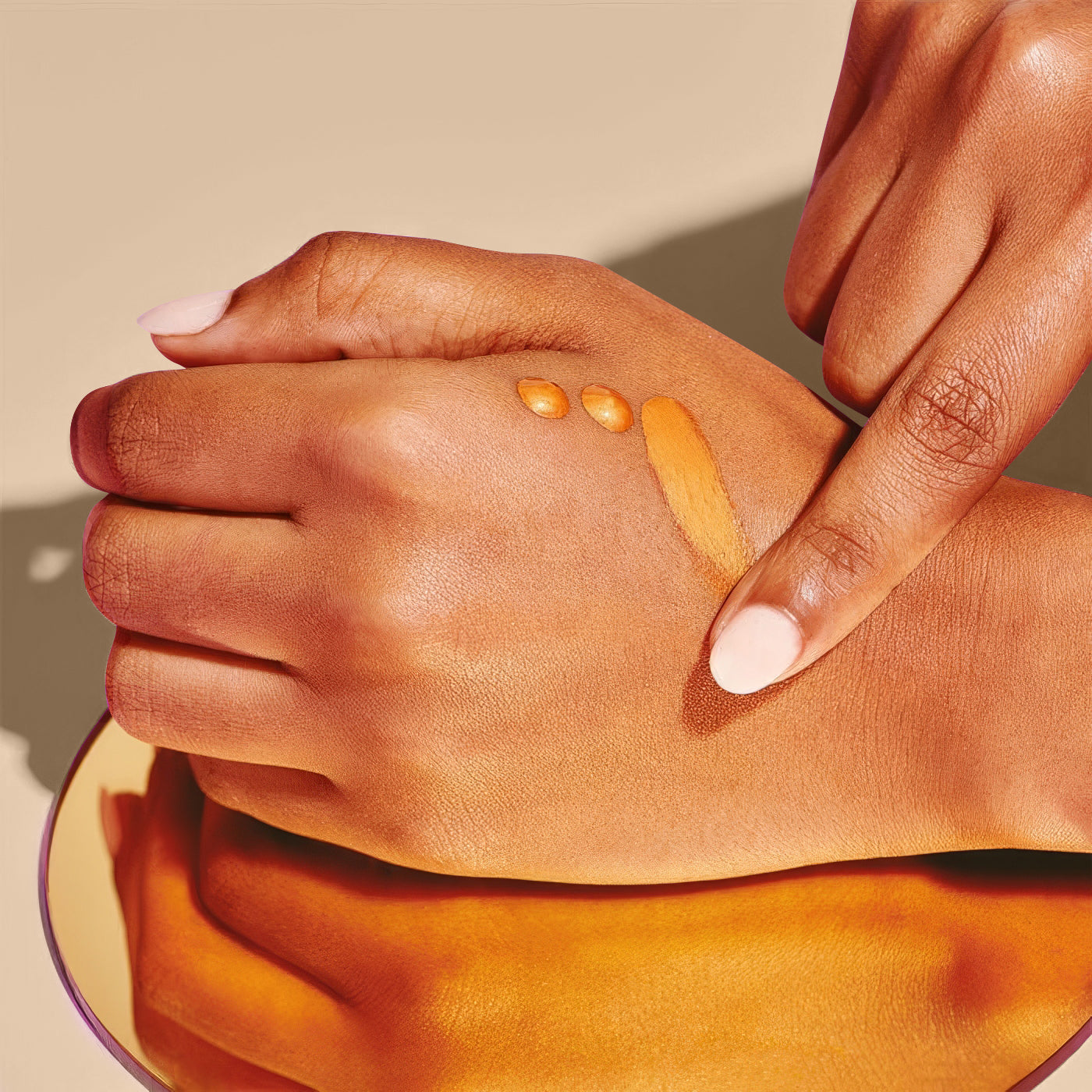 Silky Body Shimmer Oil - Lightweight Illuminating Glow for Skin