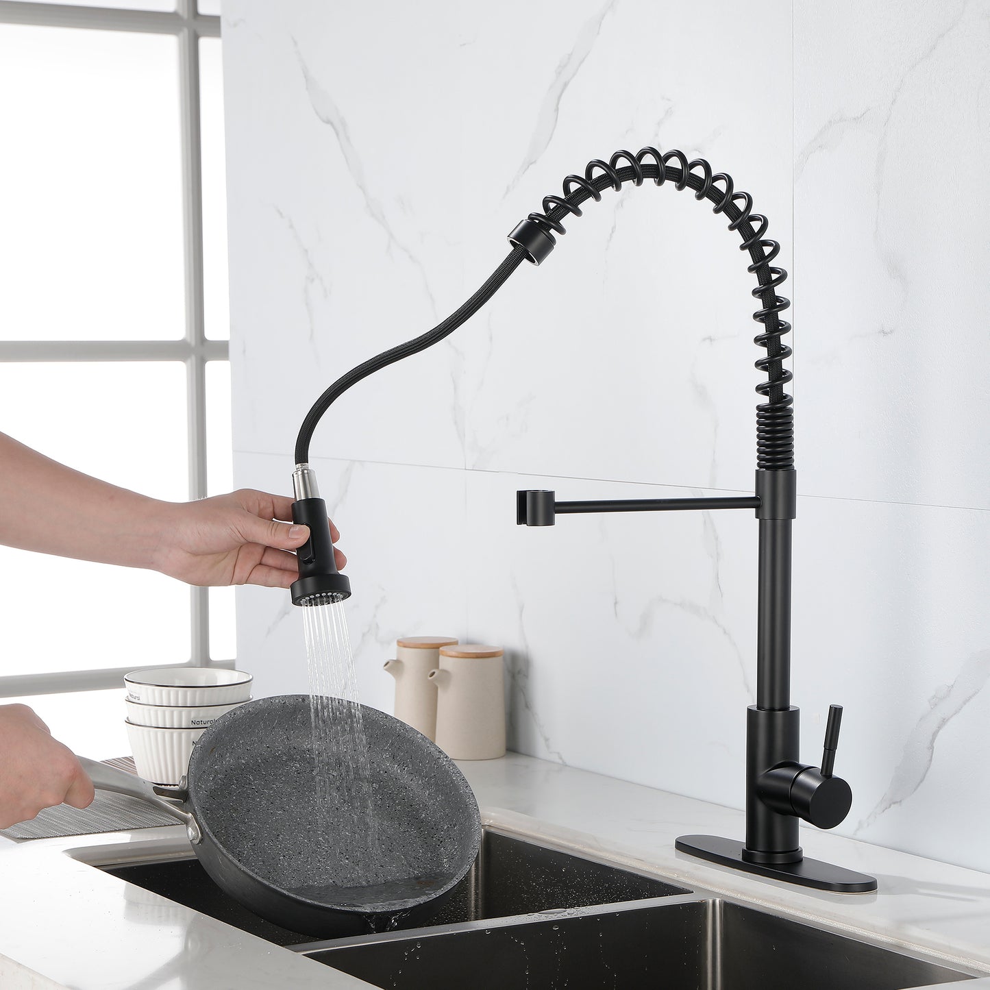 Solid Brass Kitchen Sink Faucet with Pull Down Sprayer - Matte Black