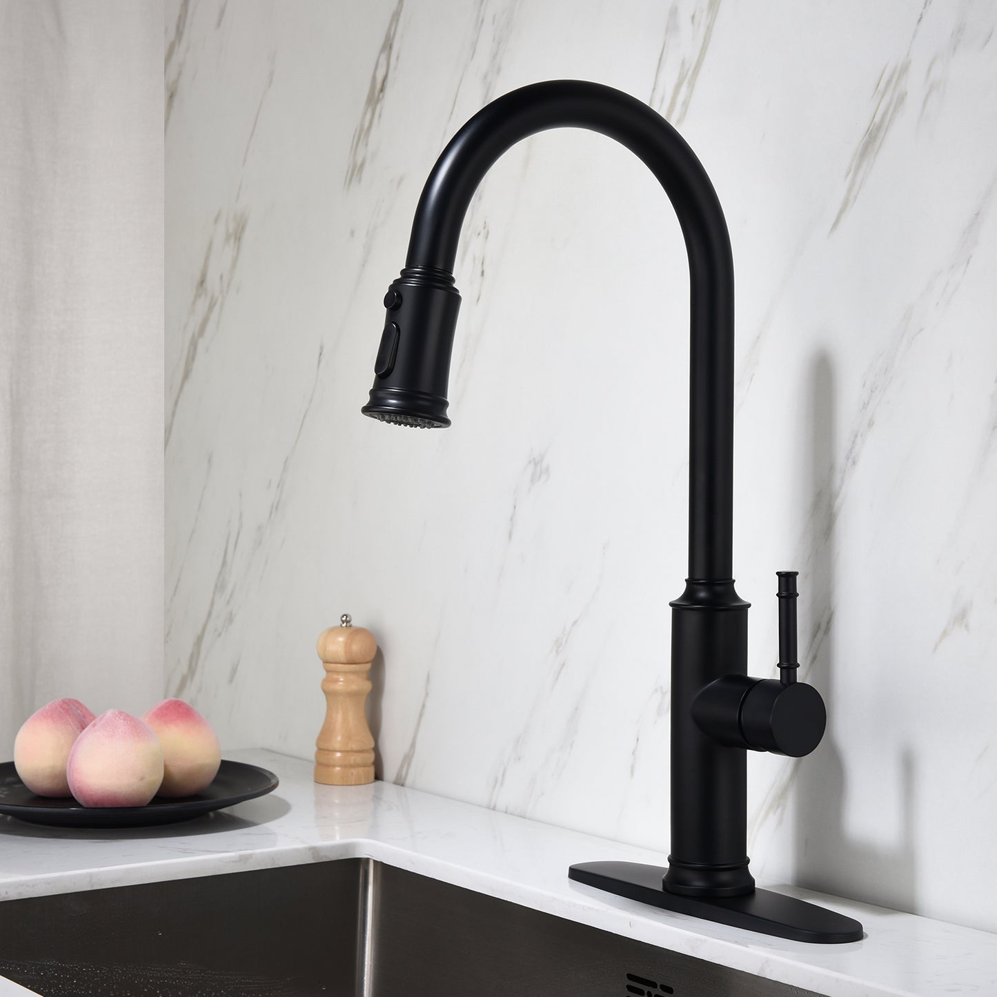 Single-Handle Pull-Down Kitchen Faucet with Dual Function - Matte Black