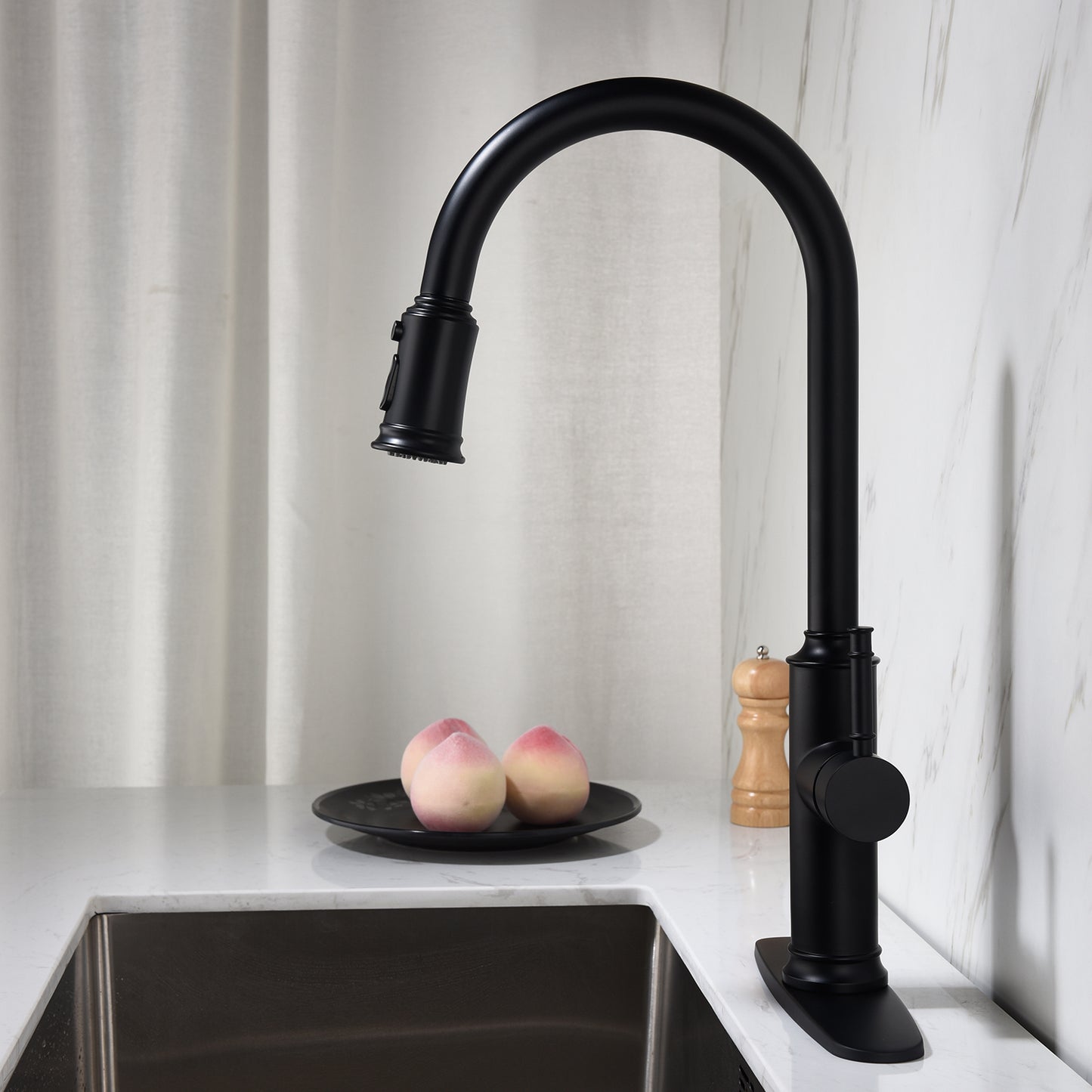 Single-Handle Pull-Down Kitchen Faucet with Dual Function - Matte Black