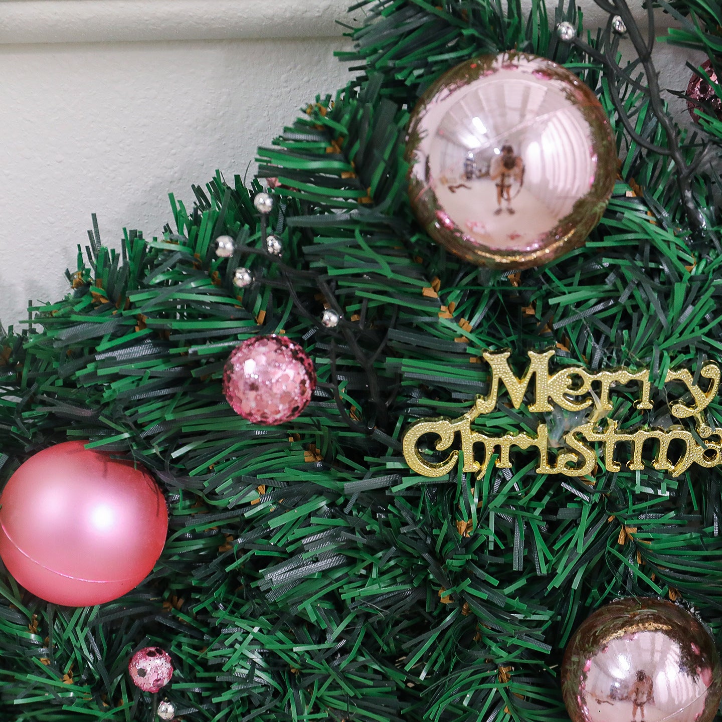 Christmas Rattan Decoration 2.7m with Lights and Wreaths for Festive Home Decor