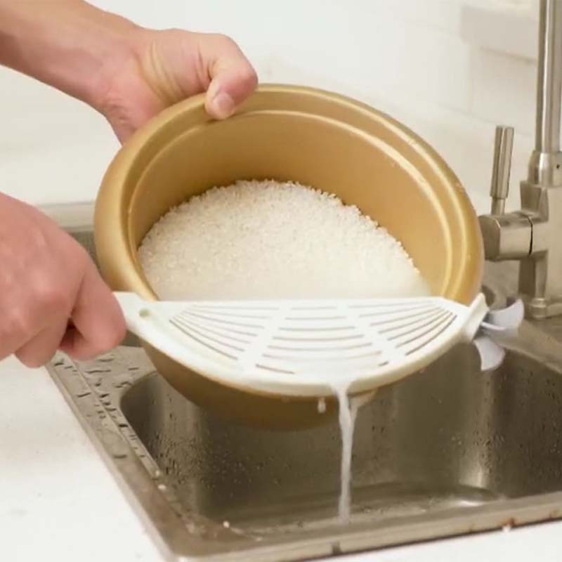 Multifunctional Kitchen Colander with Hanging Design for Fruits Rice & Noodles