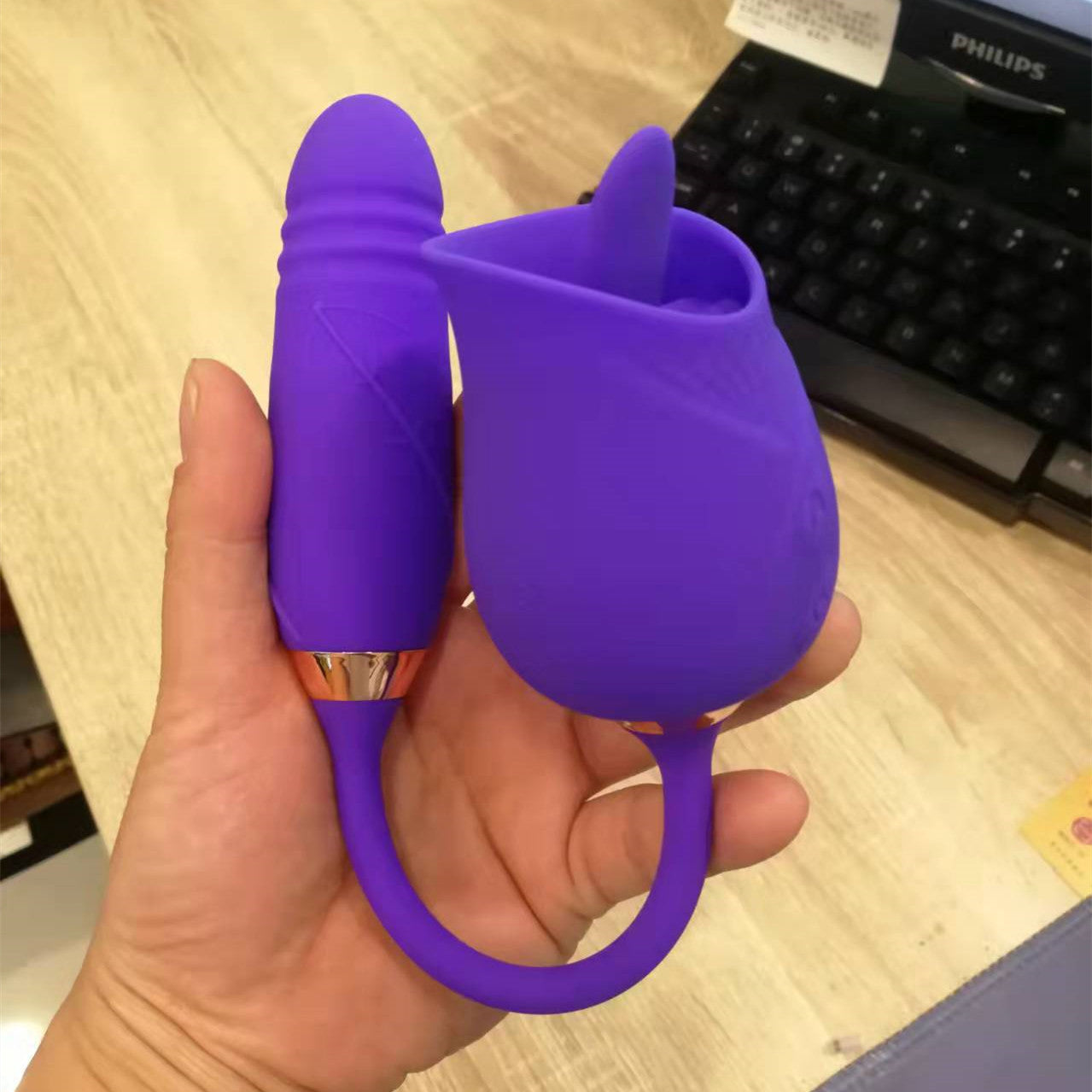 Women's Electric Rose Flower Shape Vibration Massage Tool - Telescopic & Relaxation